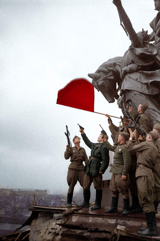 10. Российские солдаты в Берлине, 1945 год время, россия, фотография, цвет