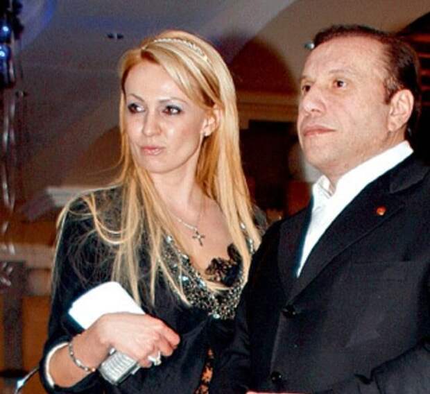 Яна Рудковская не желает больше вспоминать свое прошлое, когда она забрала новорожденного сына у жены Батурина прямо из роддома