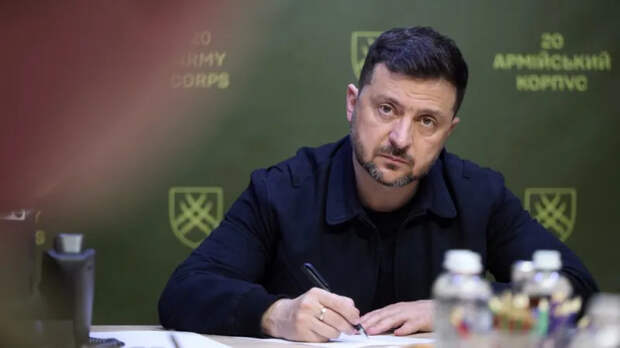 Ловко выкрутился: зачем Зеленский высокомерно указом «разрешил» Парад в Москве
