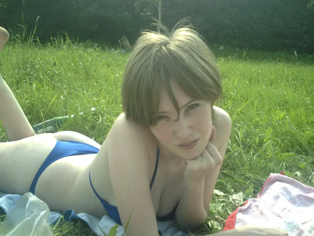 Домашние фотки стройной девки LOL54.RU