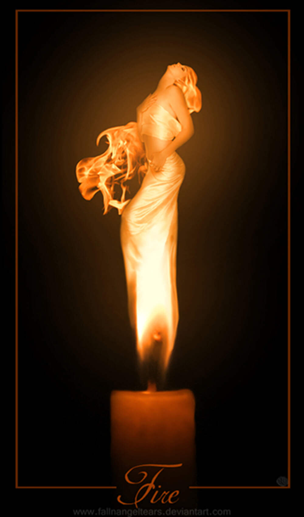 Девушка в пламени свечи
