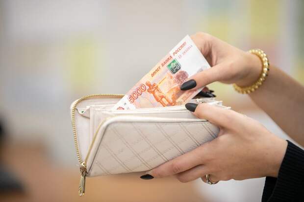 В Тульской области разрыв в зарплате мужчин и женщин составил 33,9%