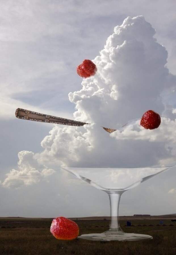 С неба падает гигантская еда название. Вдохновение облака. Цветы падают с неба. Облака из мороженого. Облака из мороженого пломбир.