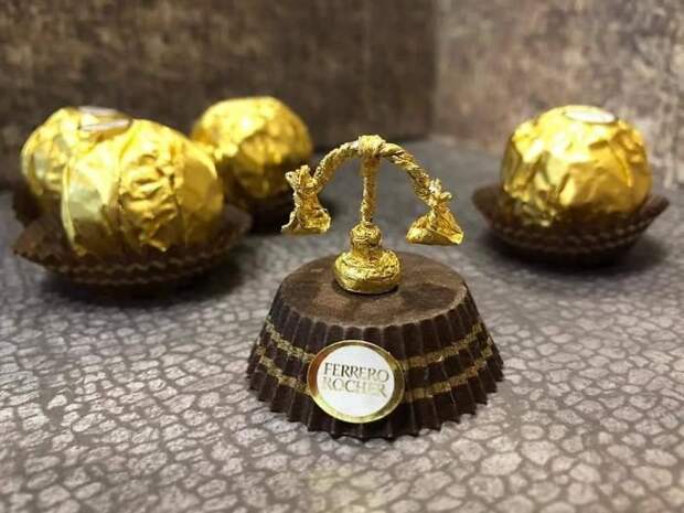 Невероятные скульптуры из упаковки Ferrero Rocher