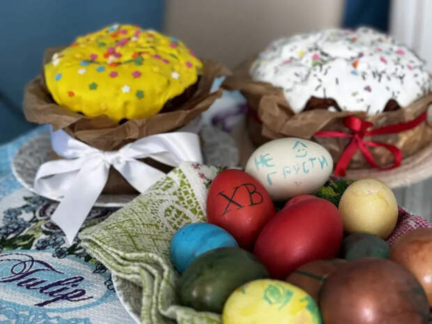 Красивая, но опасная: эксперты назвали 4 вида красителей для яиц, которые могут вызвать отравление