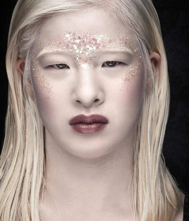 Meet-Chinese-Xueli-Abbing-the-albino-abandoned-when-she-was-a-baby-who-became-a-Vogue-model-6090fb13e06bb-png__700.jpg