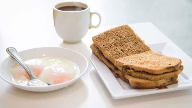 От блюд из черствого хлеба до нутового супа: что едят на завтрак люди разных стран