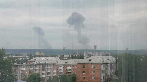 Следы заметали или траву жгли? Военные эксперты об украинском сценарии взрывов на складах в Сибири
