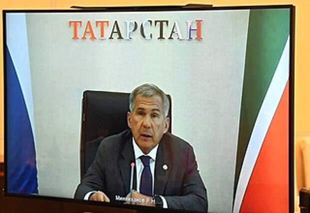 Рабочая встреча с президентом Татарстана Рустамом Миннихановым (в режиме видеоконференции).