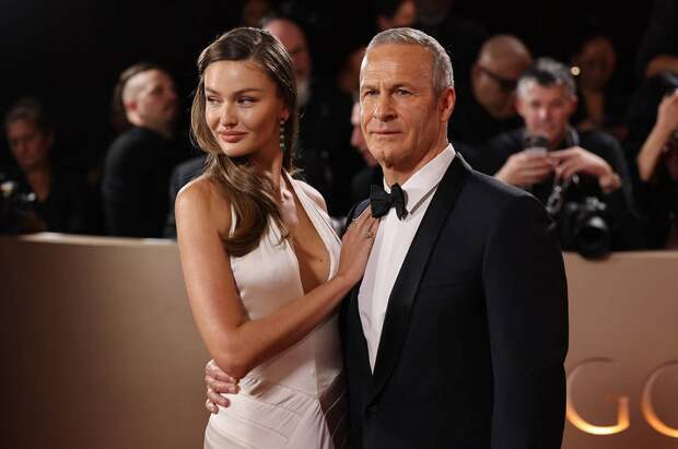 Российского миллиардера заметили на «Золотом глобусе» в обнимку с моделью