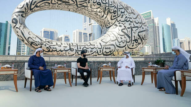 Дубаец Дуров, натурщицы на балконе и попрание арабского этикета