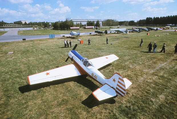 Одноместный спортивно-пилотажный самолет Як-50, 1977 год 