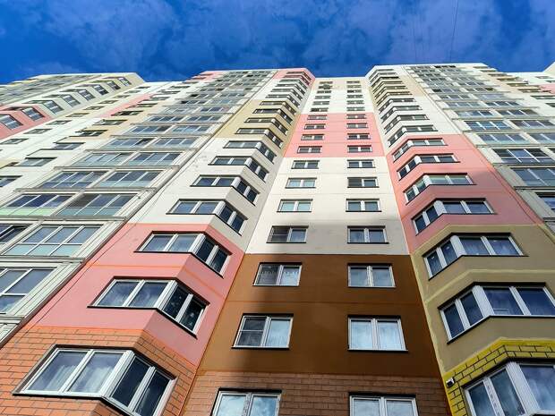 Екатеринбурженка мыла окна и разбилась насмерть, выпав с балкона 12 этажа