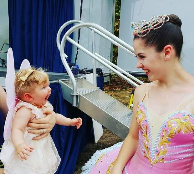 15. Реакция моей дочери на балерину, которую она увидела впервые реакции, реакция людей, смешные фотки