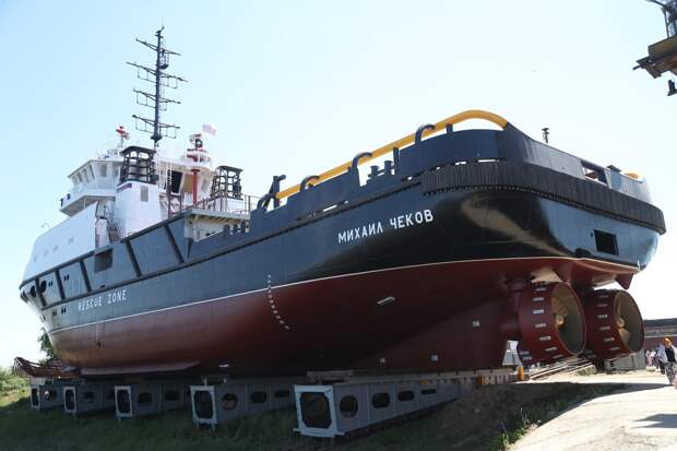 В Астрахани спустили на воду спасательное судно для ВМФ