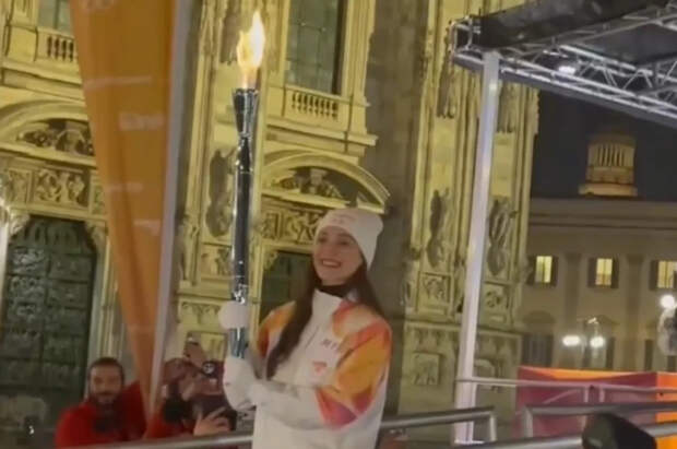 В Милане прошла церемония встречи олимпийского огня