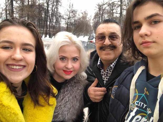 Вилли Токарев с женой и детьми Вилли Токарев с женой и детьми
