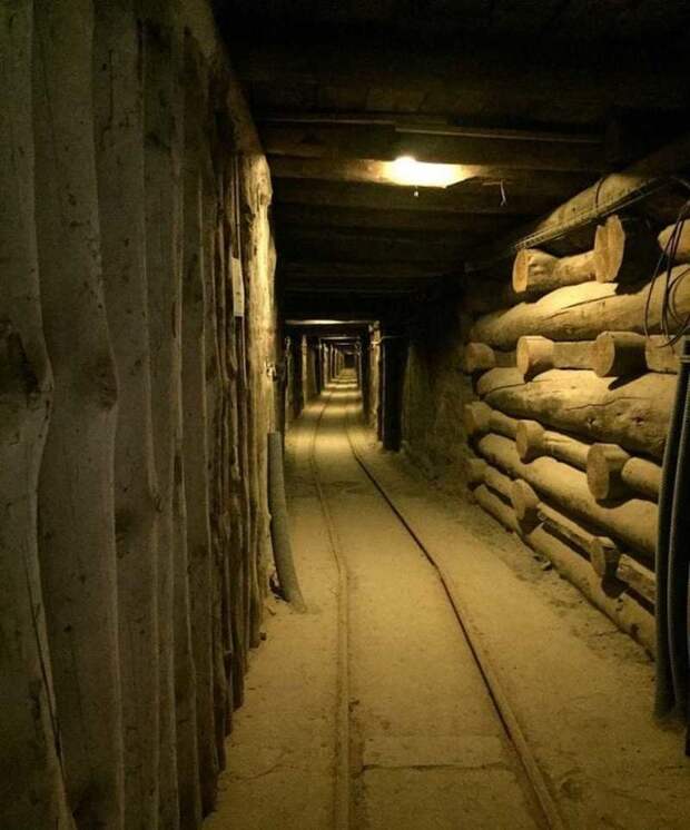 Это еще и целая система извилистых подземных коридоров и шахт, напоминающая о некогда процветающей добыче соли Польша, величка, галерея, достопримечательность, мир, наследие, соль, шахта