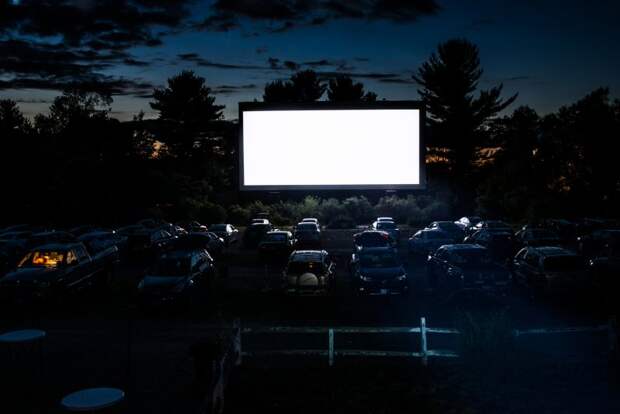 Автомобильные кинотеатры в американских городках автокинотеатр, автомобильный кинотеатр, кино, кинотеатр