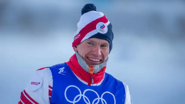 Большунов и Щербакова подняли российский флаг под гимн на церемонии чествования олимпийцев