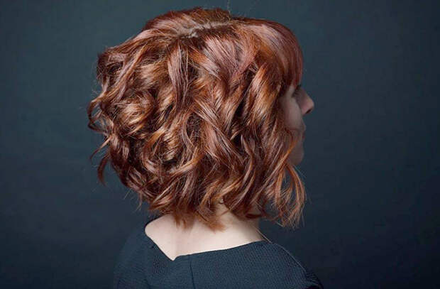 <span style="color: #808080;">Источник фото: shutterstock.com</span> Укладка плойкой на короткие волосы