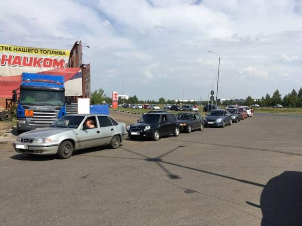 В Татарстане водители разделись за 30 литров бензина азс, акция, бикини, халява