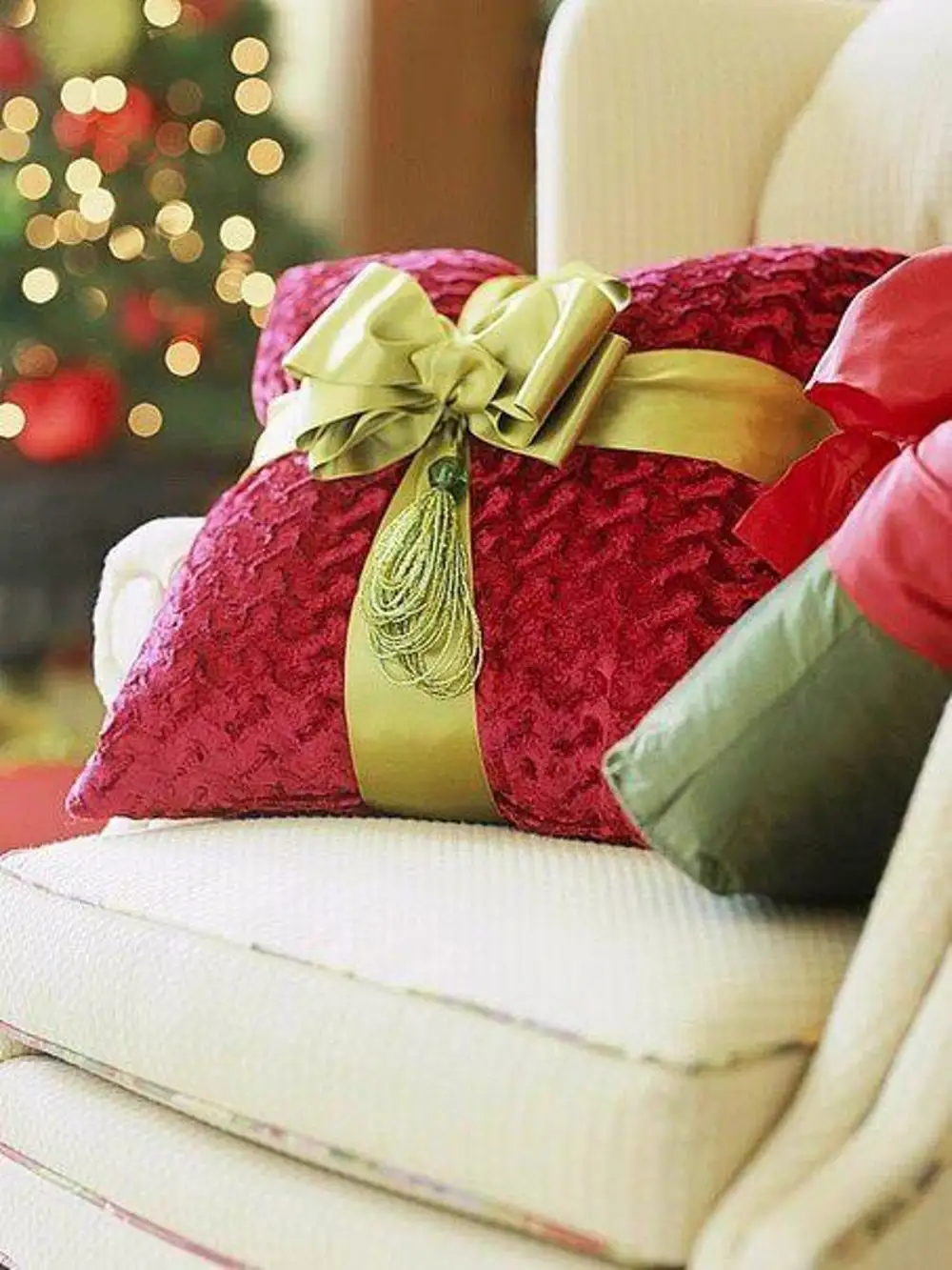 Подушки новогодние декоративные