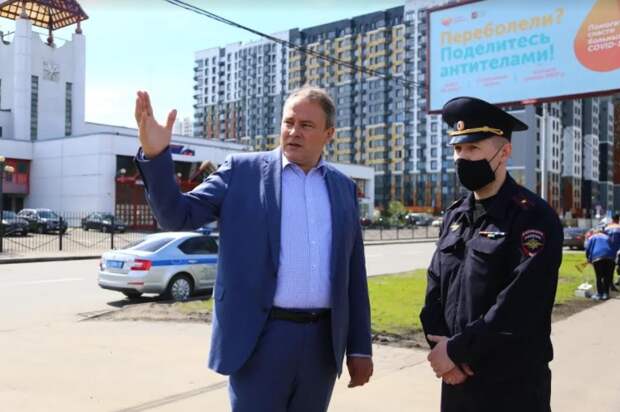 Петр Толстой: Пробки и стихийные парковки возле ОРТЦ «Москва» постепенно исчезают / Фото: Александр Чикин