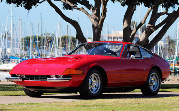 Автомобиль стал ответом Ferrari на модель Miura от конкурентов из Lamborghini. | Фото: topworldauto.com