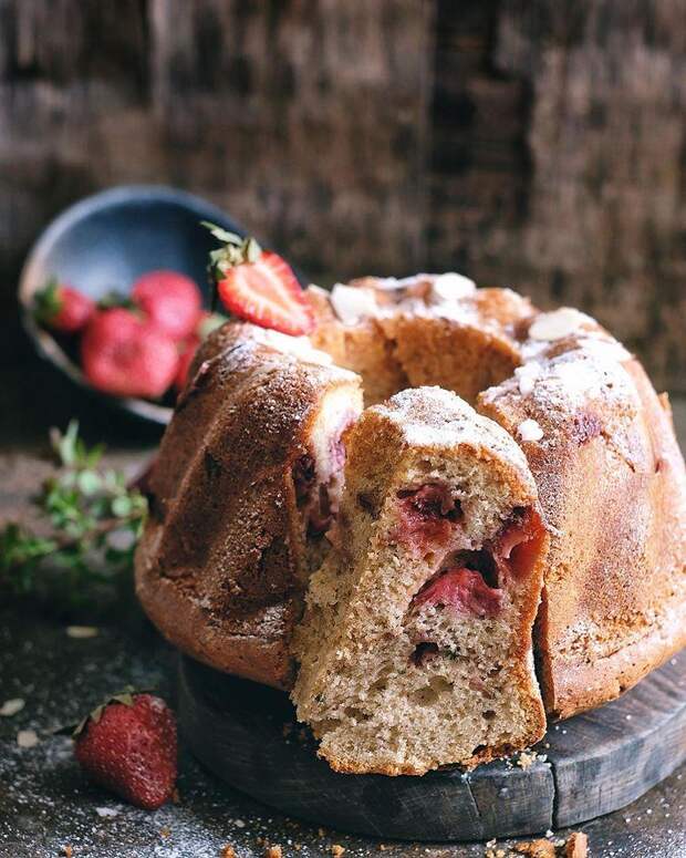 Сезон открыт! Готовим вкусную выпечку с клубникой