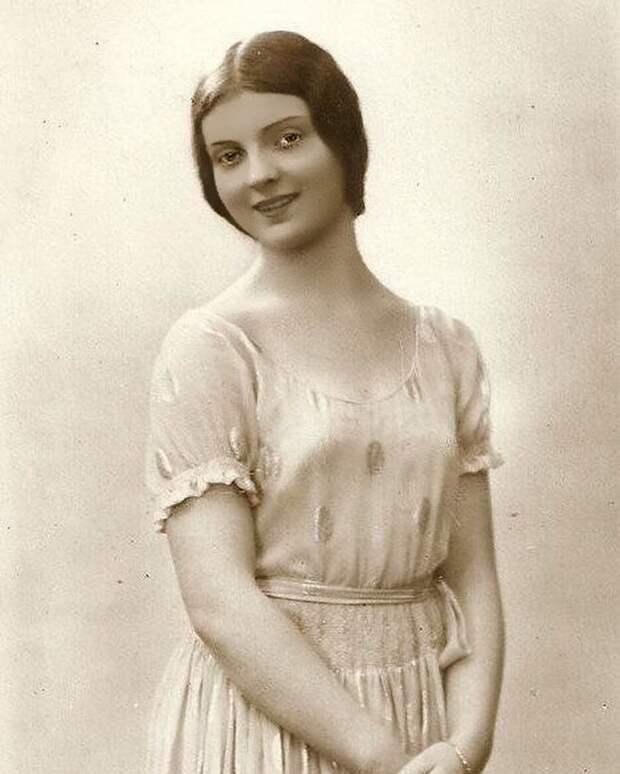 Марина Шаляпина - победительница эмигрантского конкурса красоты "Мисс Россия" в 1931 году.