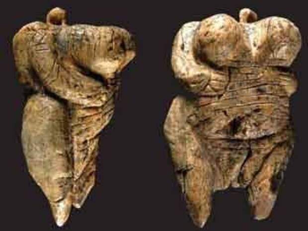 Скульптура плодородия 40 000 лет Скорее всего, перед нами одно из ритуальных изображений богини плодородия. Фигурка с утрированными женскими формами вырезана из бивня мамонта и считается самым ранним известным примером доисторического искусства.