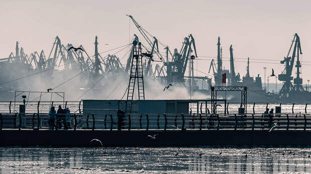 Танкер с НАТОвскими дронами сгорел в Измаиле, не успев разгрузиться