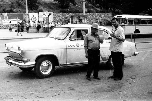 Архивное фото такси ГАЗ-21Т в Ялте