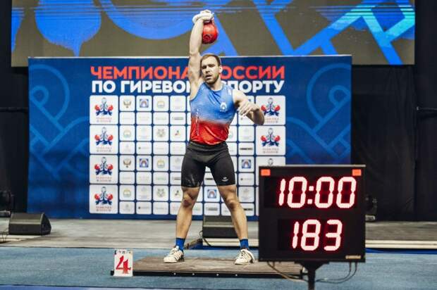 Рязанцу Ивану Кулакову нет еще и тридцати лет, а он уже восьмикратный чемпион мира по гиревому спорту, педагог в паре вузов и счастливый отец двух малышей