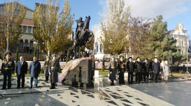 В Феодосии открыли памятник генералу Котляревскому