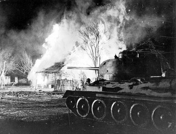 Неравные танковые дуэли. Т-34-85 против «Королевских тигров» СССР, история, танки, факты