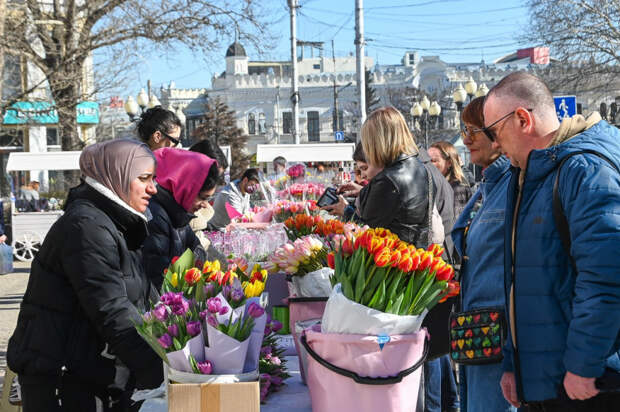 Психолог дала советы, как выбрать подарок на 8 Марта