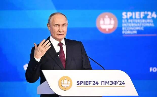 Путин на ПМЭФ пообещал повысить минимальный размер оплаты труда с 2025 года