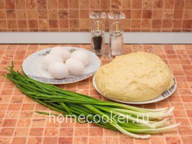 Ingredienty dlya pirozhkov 300x225 Пирожки с луком и яйцом