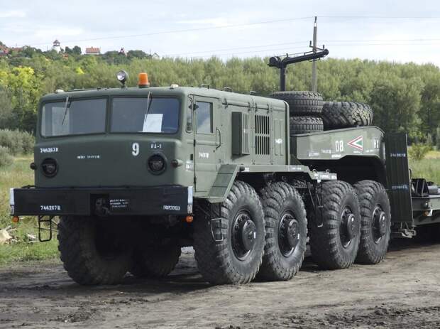 МАЗ-537: история появления необычного военного тягача