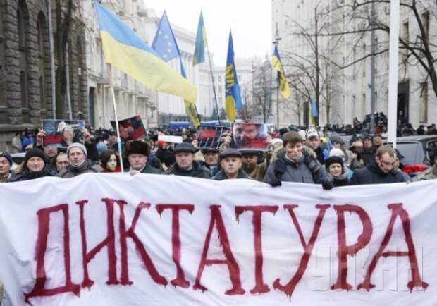 Заветам "диктаторских законов Януковича" верны