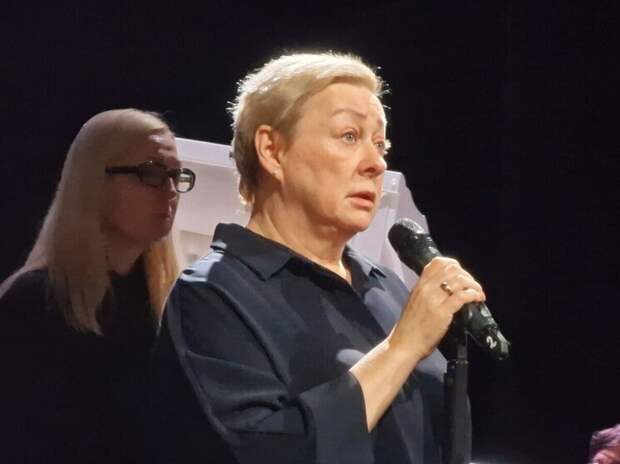 Мария Аронова обратилась к Алентовой на прощании с ней: «Вы столько лет были действующей королевой»