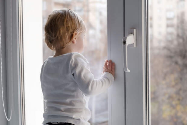 kp.ru: в Новосибирской области годовалого ребенка нашли под окнами многоэтажки