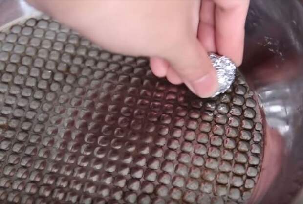 Заменит скребок из магазина. Фото: youtube.com. Заменит скребок из магазина. Фото: youtube.com.