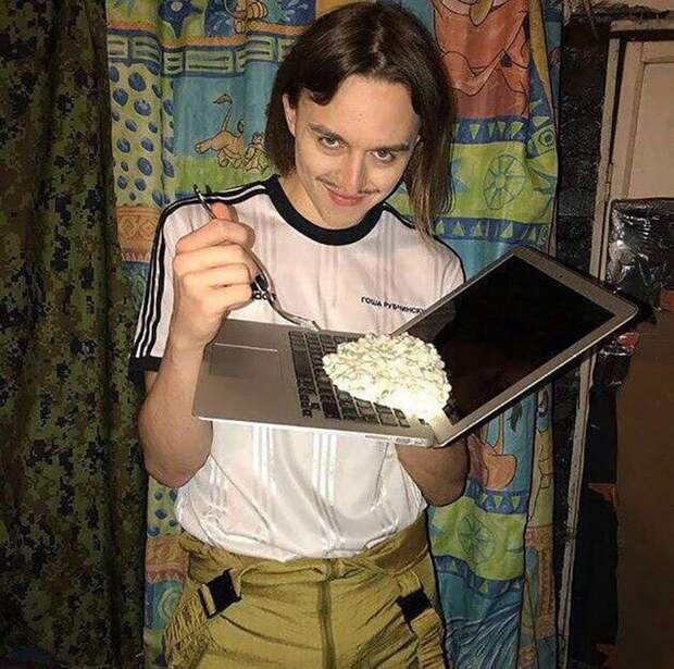 странный человек ноутбук