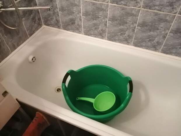 Жители трех астраханских районов остались без горячей воды на неделю