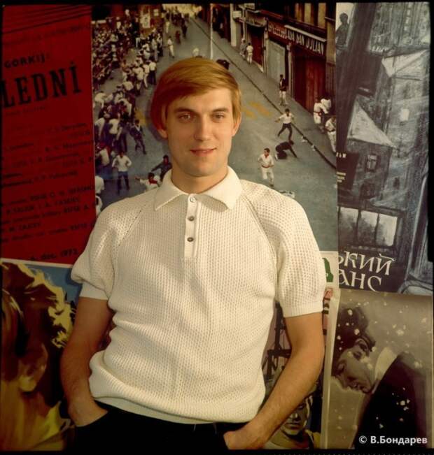 Его дом — МХАТ, в кино он до сих пор лишь гость, правда, гость известный.