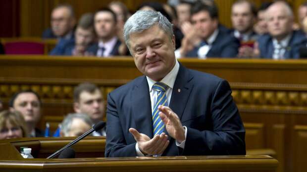 Суд избрал Порошенко меру пресечения в виде личного обязательства: что это значит