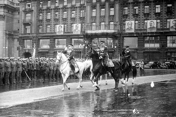 История военных парадов на Красной площади История военных парадов на Красной площади